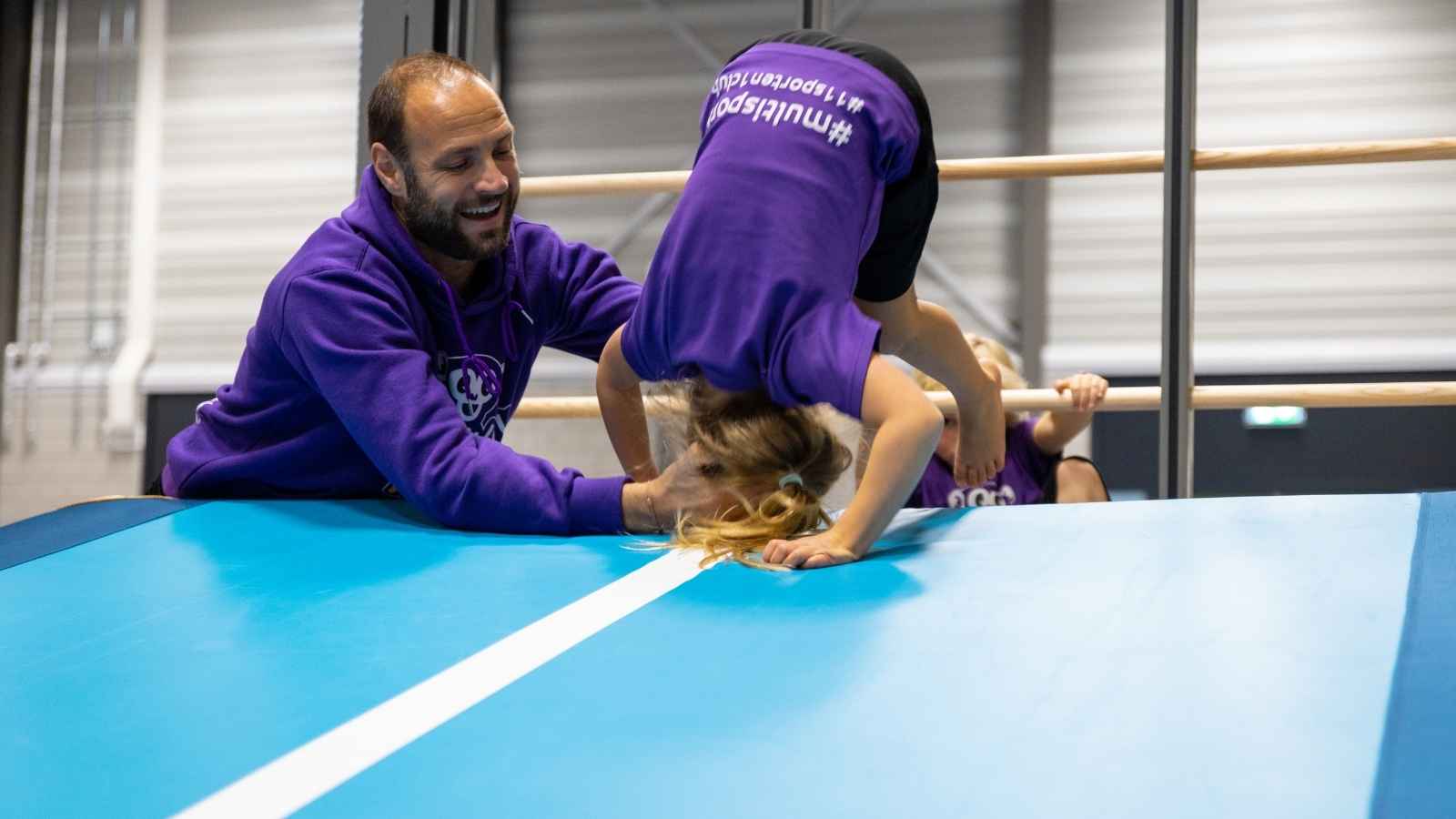 35% meer botbreuken bij kinderen; 3 mogelijke oorzaken - De motorische vaardigheden van kinderen blijven geregeld terugkomen in het nieuws. Laatst verscheen er ook weer een artikel dat steeds meer kinderen een botbreuk oplopen tijdens de gymles. Waar in 2001 24.600 kinderen tussen de 4 en 18 jaar oud met een bo