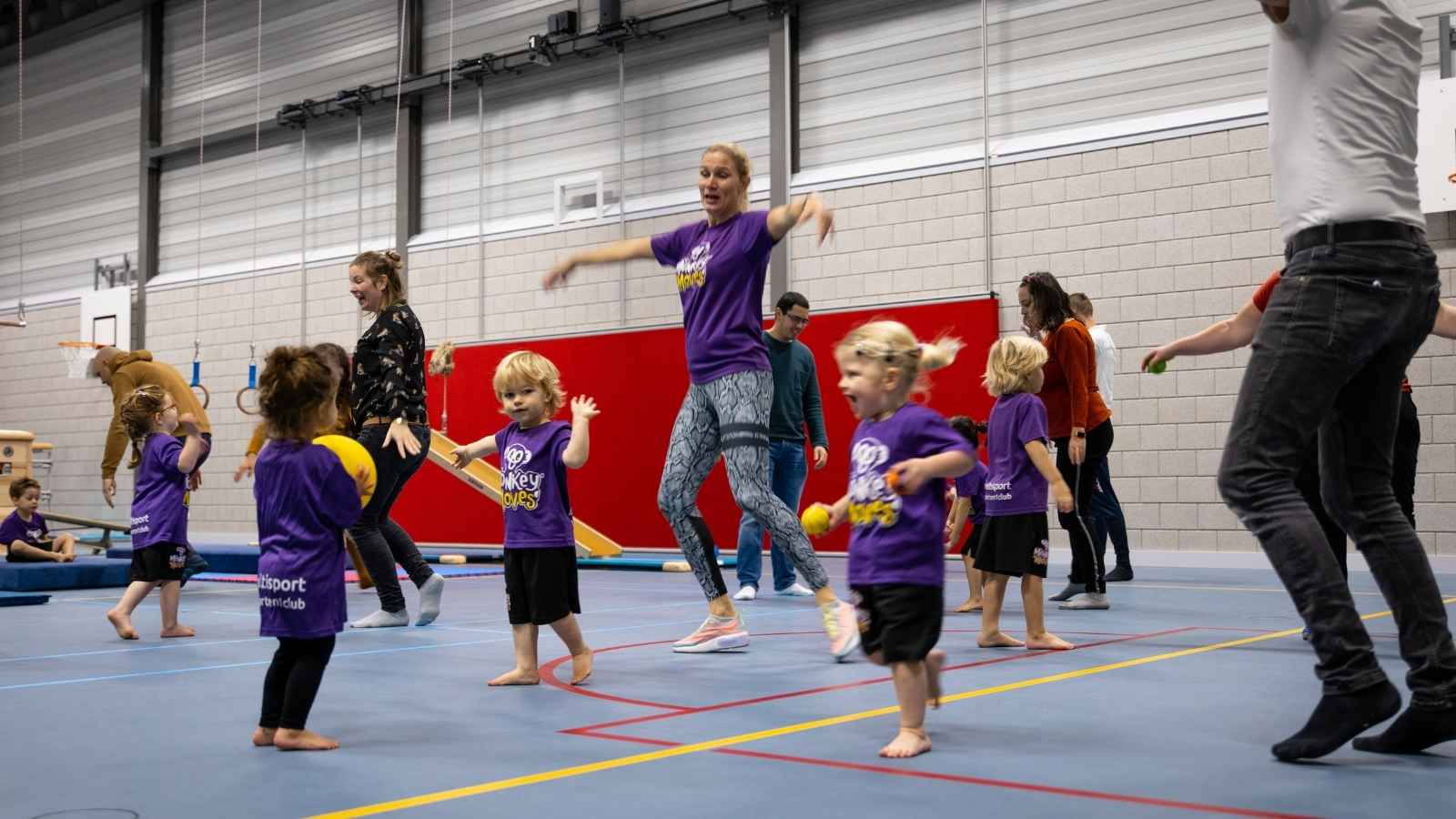 5 redenen waarom multisport belangrijk is voor kinderen - Door: Margot van Beusekom. Dit artikel is een oproep aan alle sportprofessionals over de eigen sportmuur heen te kijken en de samenwerking te zoeken met andere sporten. Waarom? Ik geloof dat multisport dé weg is naar een lang, actief...