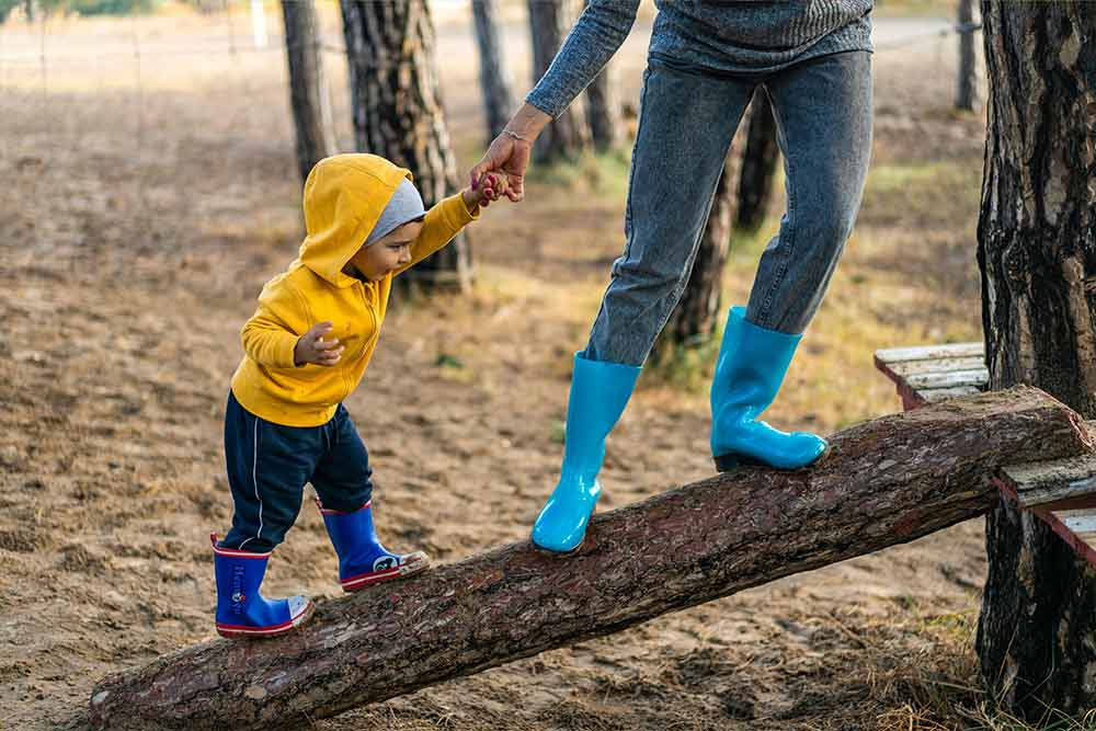 Herfstpret: spelen en leren in de natuur! - De herfst biedt kinderen natuur, beweging, creativiteit en leeravonturen buiten.