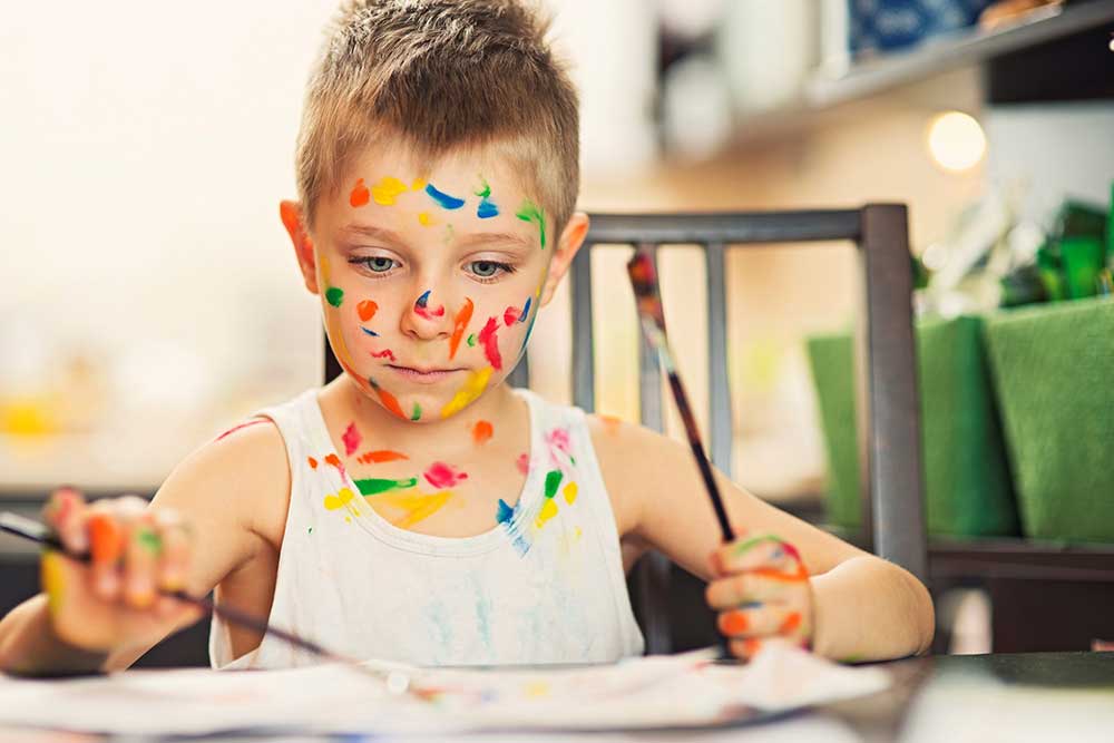 Waar creativiteit allemaal goed voor is - Creativiteit is een hulpmiddel waarmee kinderen hun verbeelding de vrije loop kunnen laten, nieuwe ideeën kunnen genereren en zich op unieke manieren kunnen uitdrukken. Maar wist je ook dat creativiteit super belangrijk is voor de cognitieve ontwikkeling en emotionele expressie van kinderen? In dit blog gaan we dieper in op hoe het stimuleren van creativiteit kinderen kan helpen bij hun cognitieve ontwikkeling en emotionele expressie. Lees je mee?