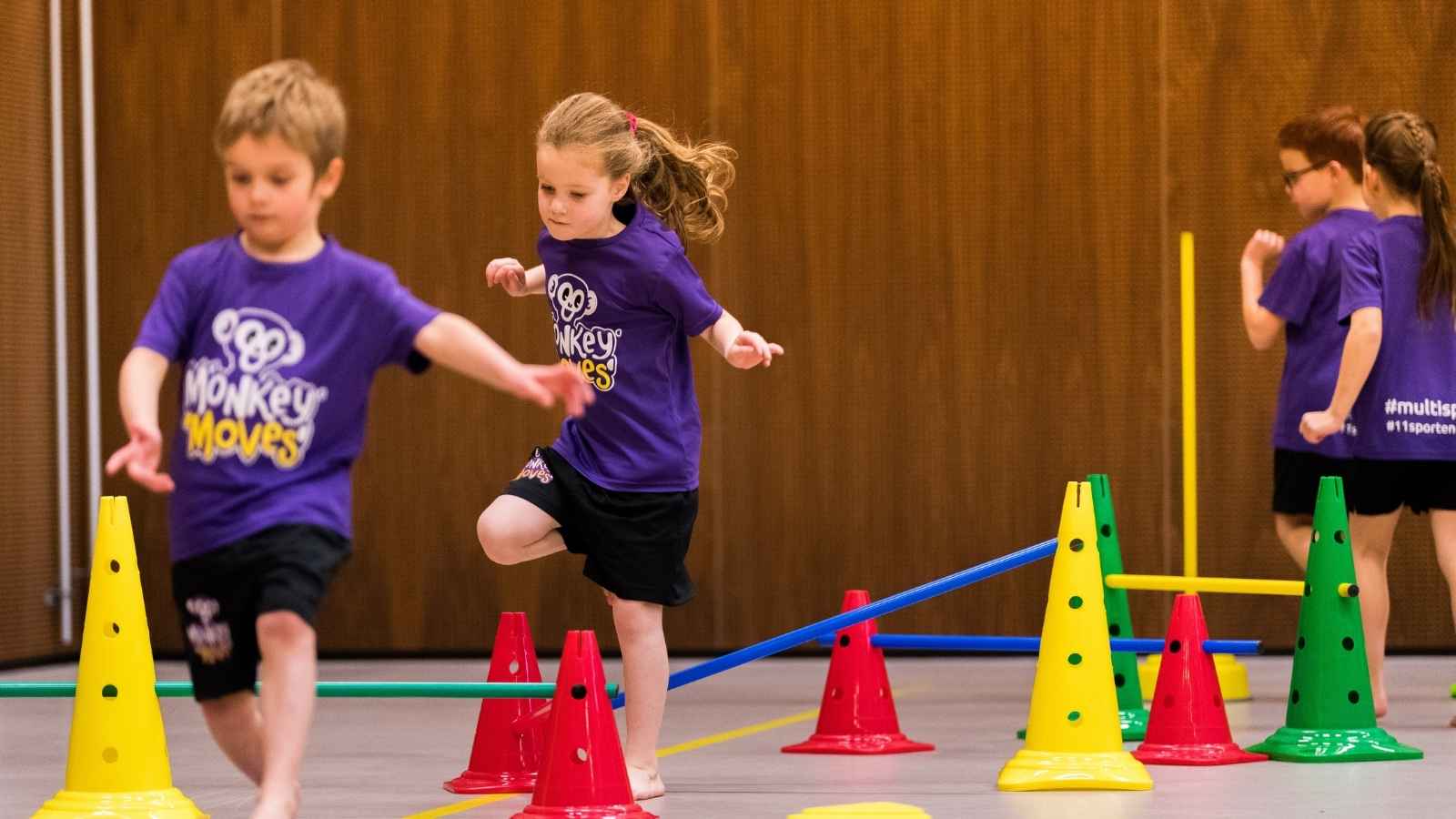 7 vermogens die terugkomen in het Monkey Moves Parcours - Lekker klimmen en klauteren, daar houden echte apekoppen van! Een uniek onderdeel dat in elke Monkey Moves les terugkomt is dan ook een knotsgek klim- en klauterparcours, of zoals wij zelf liever zeggen 